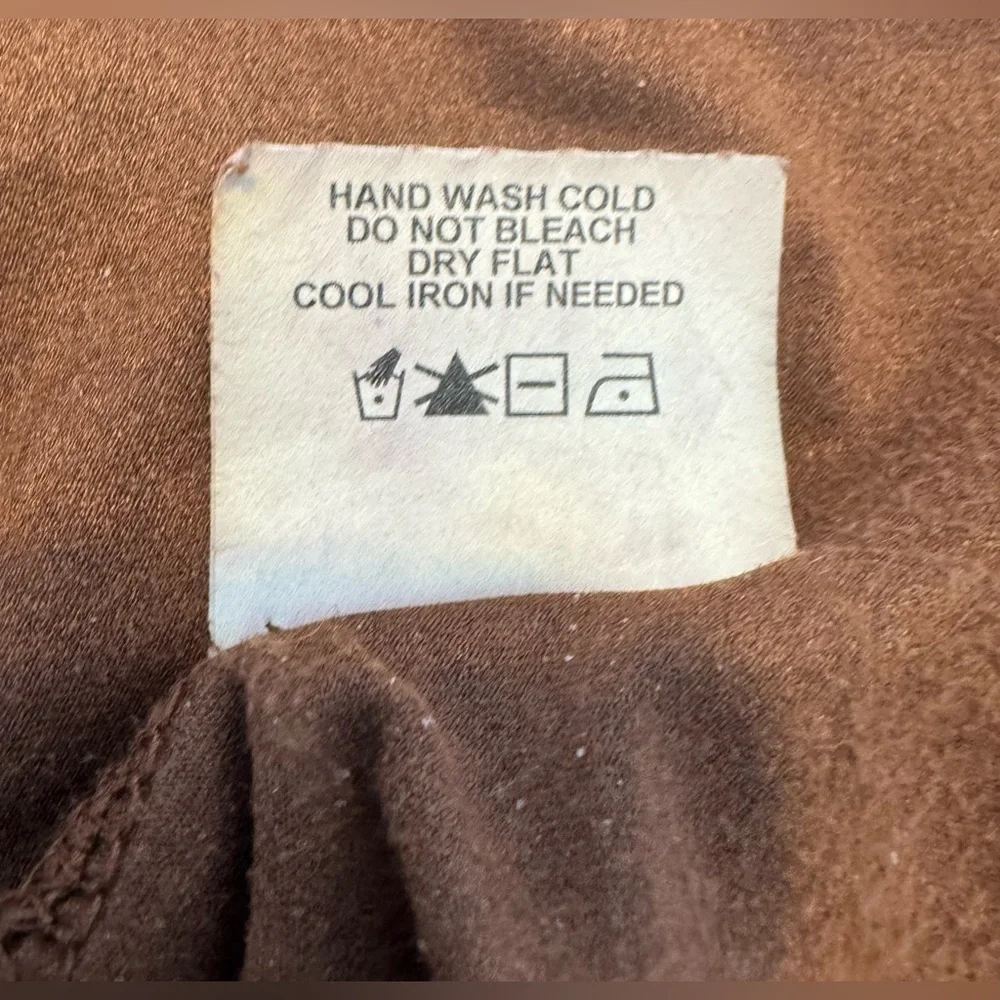 About A Girl Faux Suede Chocolate Brown Scalloped Hem Stretchy Soft Top Sz M